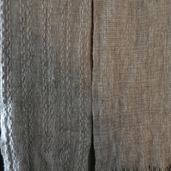 New York and Company Grey scarf - Picture 3 of 4